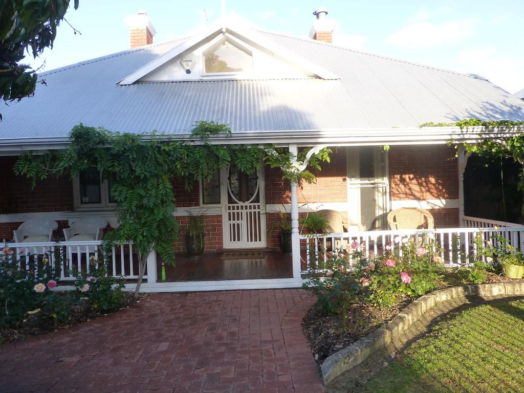 Lakeside Bed & Breakfast Perth Exterior photo