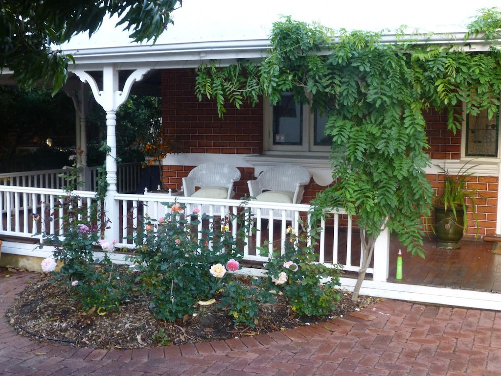 Lakeside Bed & Breakfast Perth Exterior photo